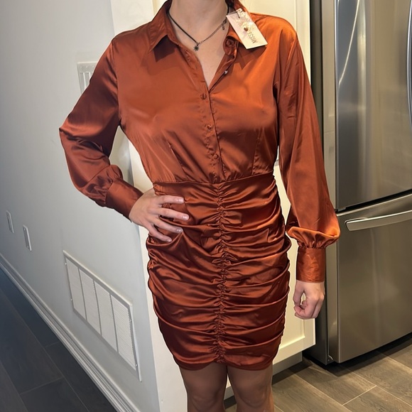 Misguided Stretched Satin Ruched Long Sleeve Dress Size 8 Burnt Orange NEW - Picture 3 of 14